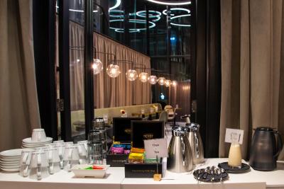 پستانا امستردام ریورسید