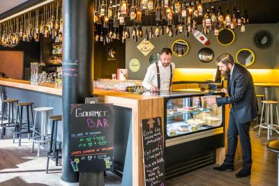 نوتل لیل سنتر گارز