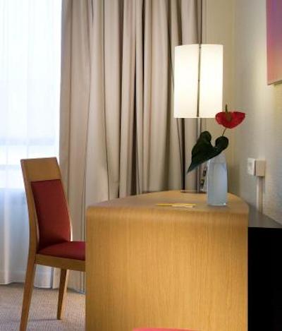 نوتل لیل سنتر گارز