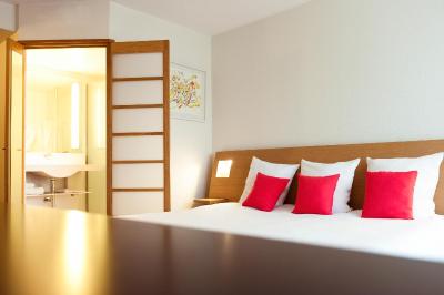 نوتل لیل سنتر گارز