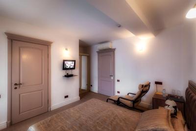 دنیز این بوتیک هتل