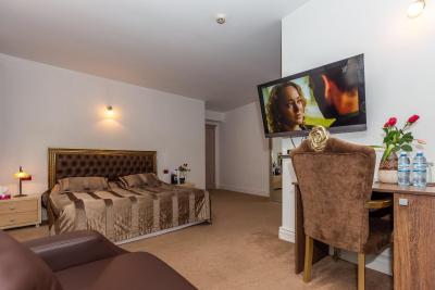 دنیز این بوتیک هتل