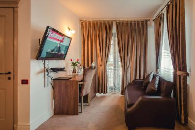 دنیز این بوتیک هتل