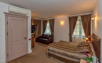 دنیز این بوتیک هتل