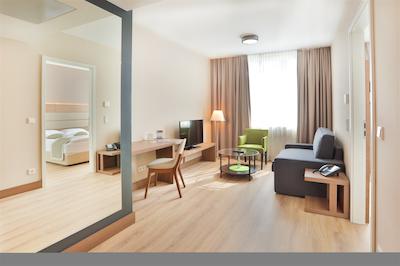 اُکاک اپارتمنت اند هتل