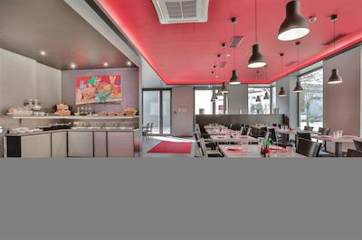 اُکاک اپارتمنت اند هتل