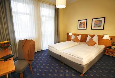 مد هتل جهانیسباد