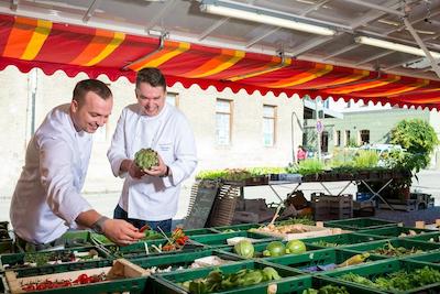 مد هتل جهانیسباد