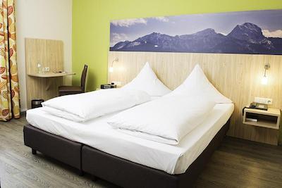 مد هتل جهانیسباد