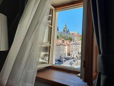 رسیدنس دری گولدن کرونز