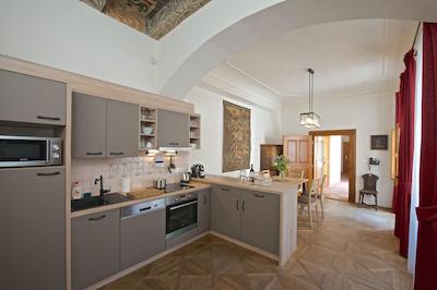 رسیدنس دری گولدن کرونز