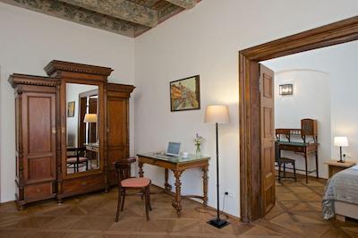 رسیدنس دری گولدن کرونز