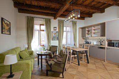 رسیدنس دری گولدن کرونز