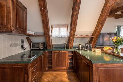 رسیدنس دری گولدن کرونز