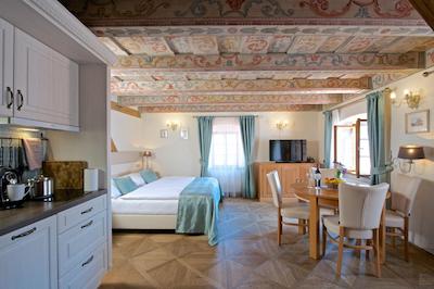 رسیدنس دری گولدن کرونز