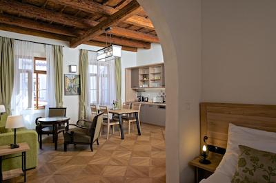 رسیدنس دری گولدن کرونز