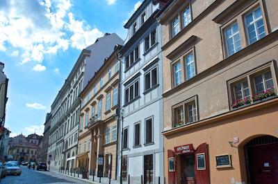 رسیدنس دری گولدن کرونز