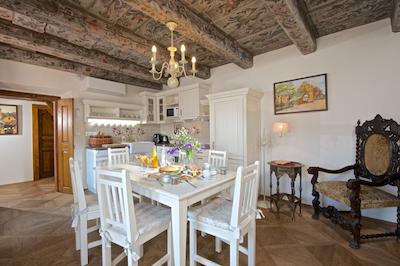 رسیدنس دری گولدن کرونز