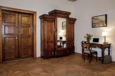 رسیدنس دری گولدن کرونز