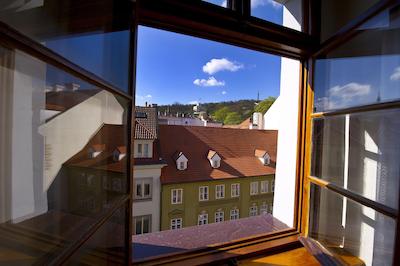 رسیدنس دری گولدن کرونز