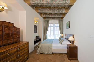 رسیدنس دری گولدن کرونز