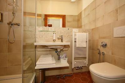 رسیدنس دری گولدن کرونز