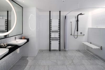 قت کویینستون