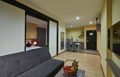 هتل متراسکوار