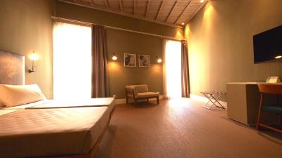 هتل اکسادمیا