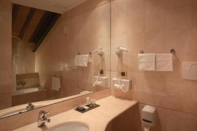 هتل اکسادمیا