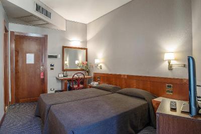 هتل اکسادمیا