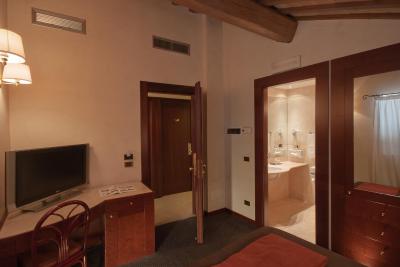 هتل اکسادمیا