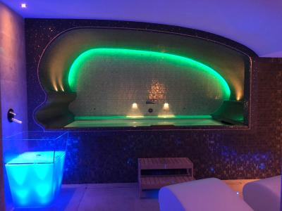 هتل اکسادمیا