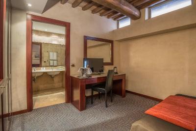 هتل اکسادمیا