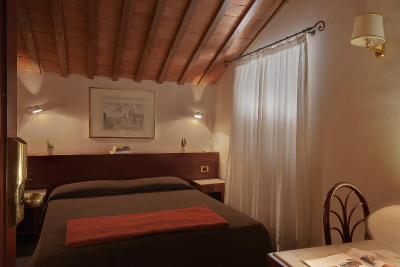 هتل اکسادمیا