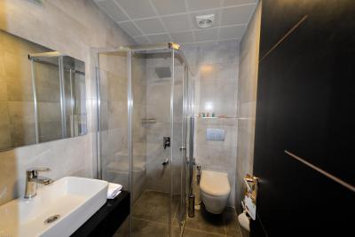 زیتیندالی گوست هوس