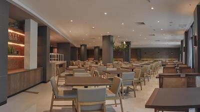 بوربن فز دو ایگواو بوسینز هتل