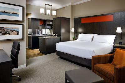 اُن کینگ وست هتل اند رسیدنس