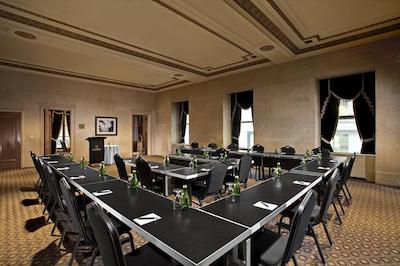 اُن کینگ وست هتل اند رسیدنس