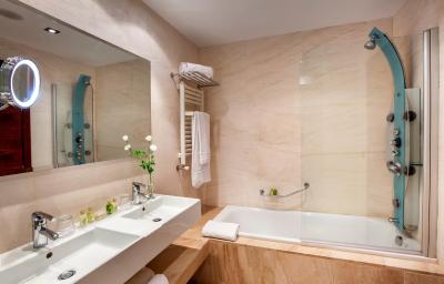 بارسل گرانادا کنگرز