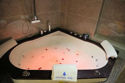 ساپهیر ادیز هتل