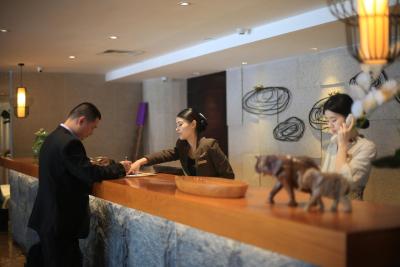 رلاکسد اسیسُن دنمن هتل