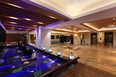 رلاکسد اسیسُن دنمن هتل