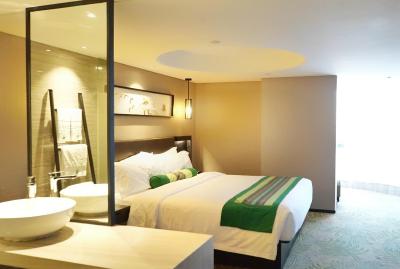 رلاکسد اسیسُن دنمن هتل