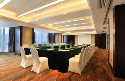 رلاکسد اسیسُن دنمن هتل