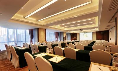 رلاکسد اسیسُن دنمن هتل