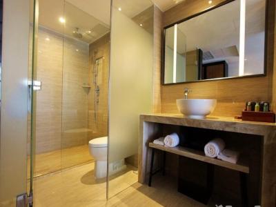 رلاکسد اسیسُن دنمن هتل