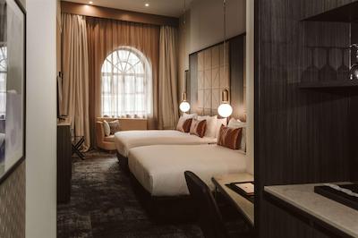 دوبلتری بای هیلتون ولینگتون