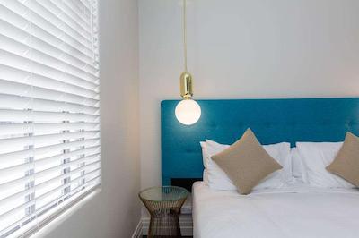 دوبلتری بای هیلتون ولینگتون