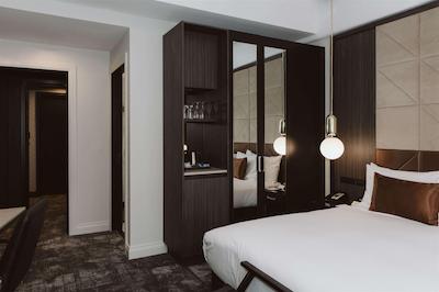 دوبلتری بای هیلتون ولینگتون